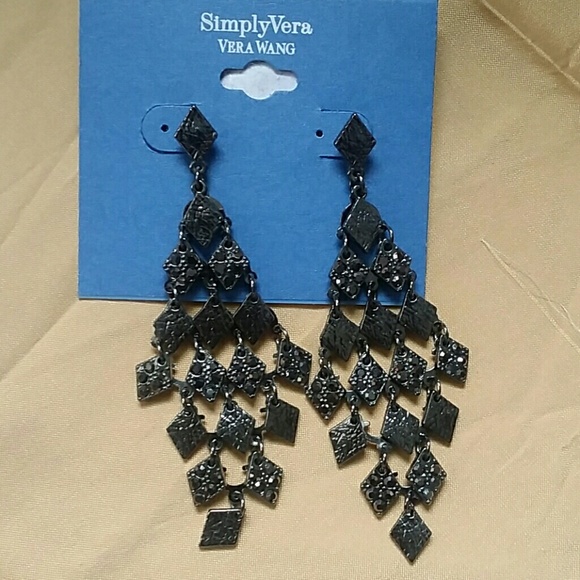 Earing - Picture 1 of 2